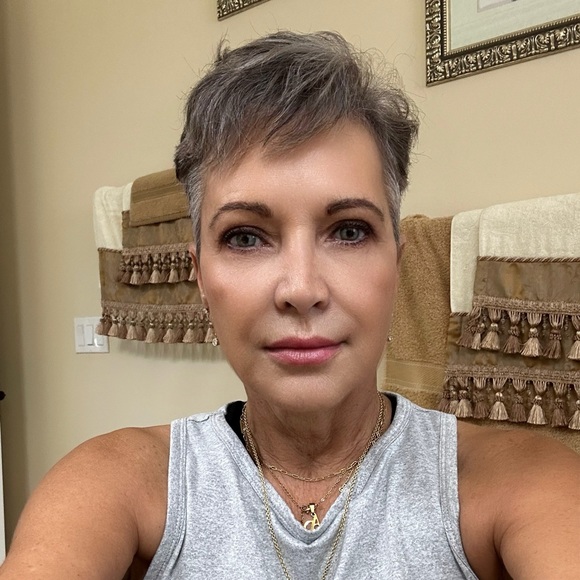 Meet your Posher, Arlane - Picture 1 of 1